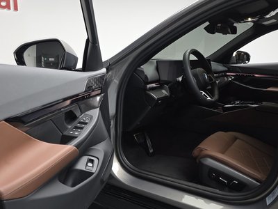 2025 BMW 5 SERIES thumbnail 13