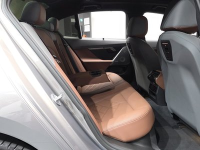 2025 BMW 5 SERIES thumbnail 17