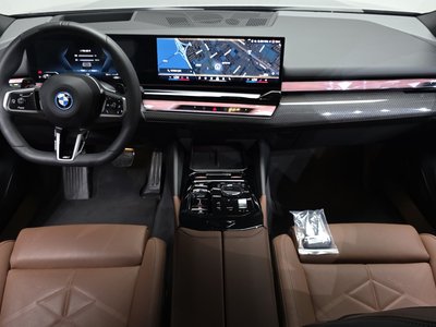 2025 BMW 5 SERIES — фото 5