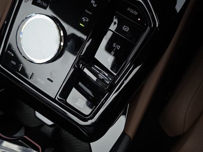 2025 BMW 5 SERIES thumbnail 12