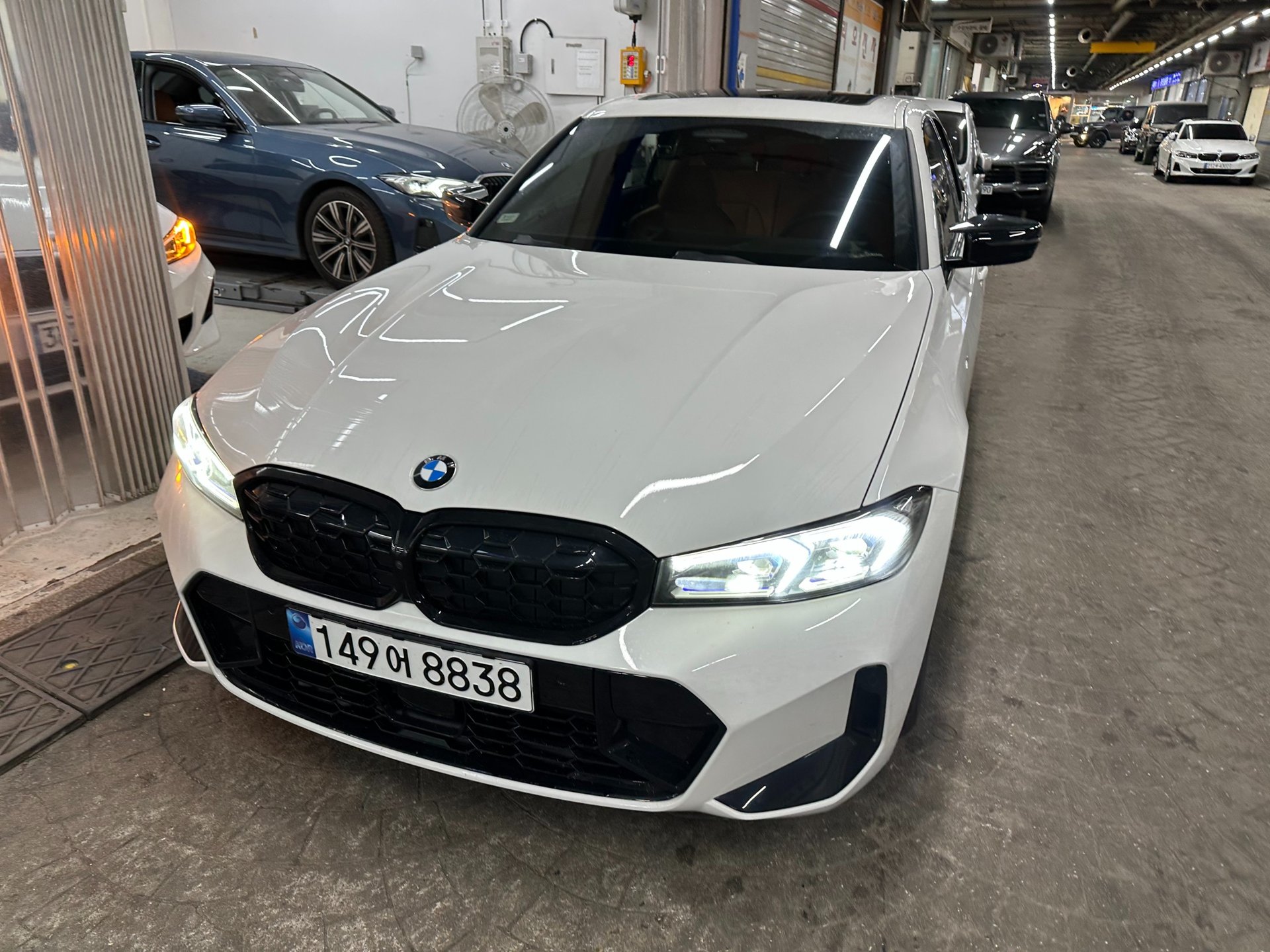 BMW 3 SERIES - View 1