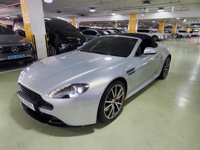 ASTON MARTIN V8 VANTAGE - 1