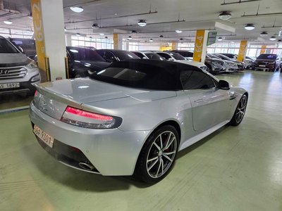 ASTON MARTIN V8 VANTAGE - 2