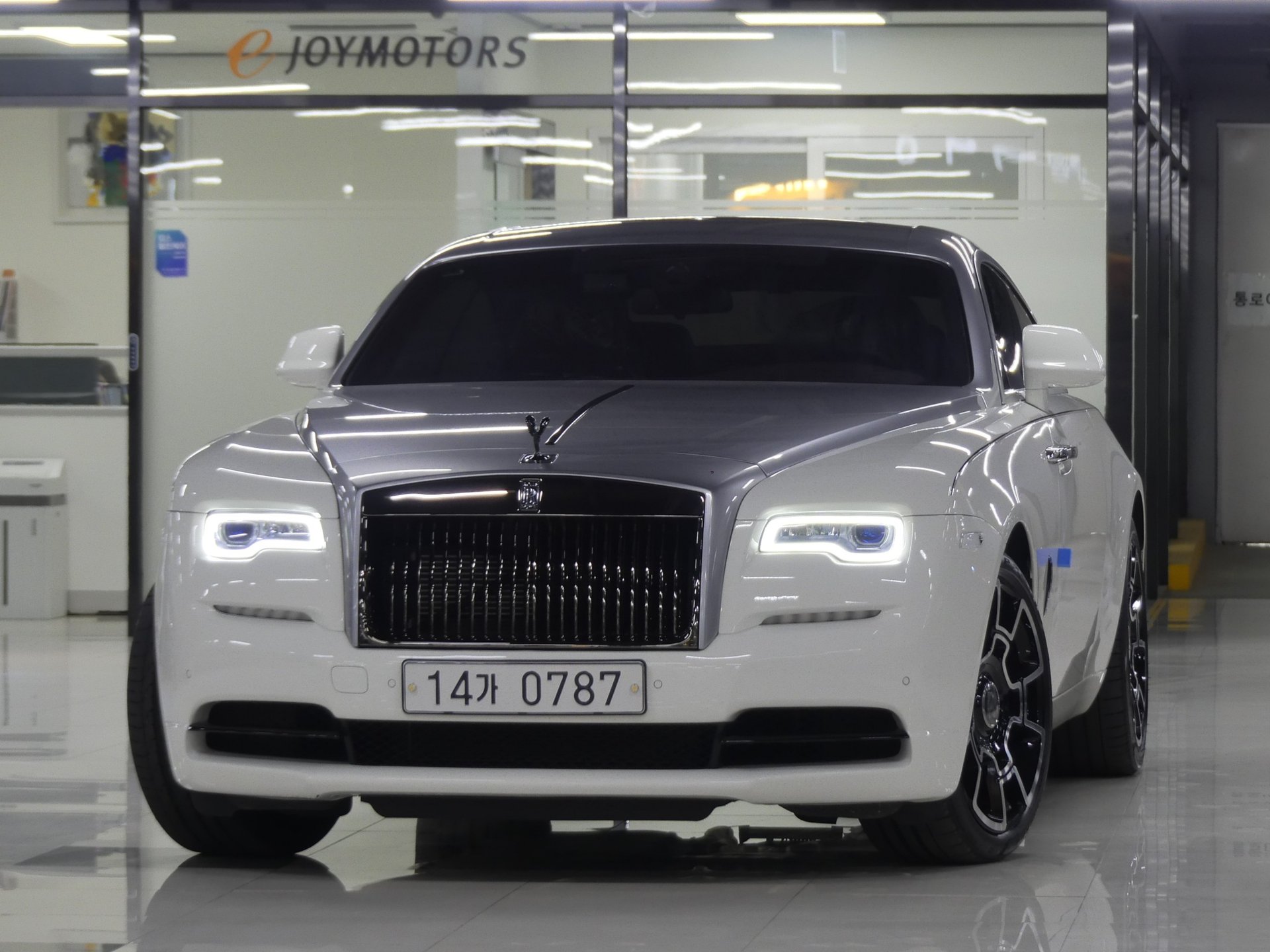 ROLLS ROYCE WRAITH - View 1