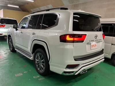 TOYOTA LAND CRUISER 300 - 8