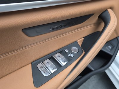 2022 BMW 5 SERIES — миниатюра 28