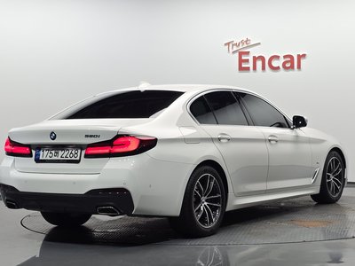 2022 BMW 5 SERIES — фото 3