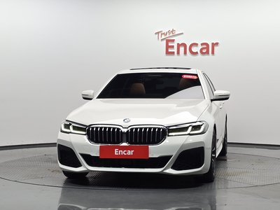 2022 BMW 5 SERIES — фото 2