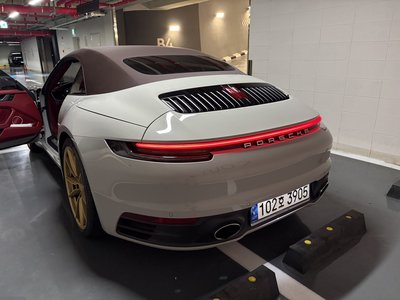 PORSCHE 911 - 4