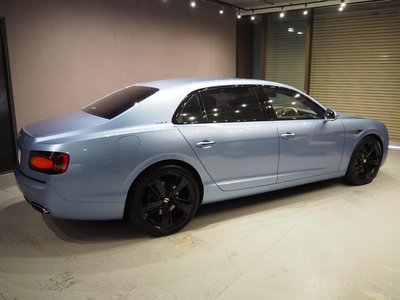 BENTLEY FLYING SPUR - 10