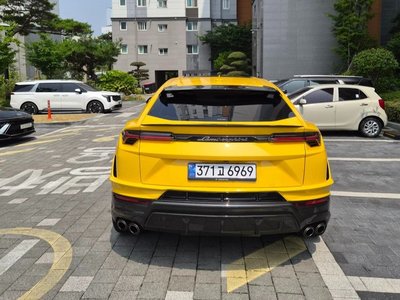 LAMBORGHINI URUS - 6