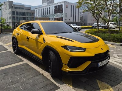 LAMBORGHINI URUS - 2
