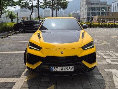 LAMBORGHINI URUS - 5