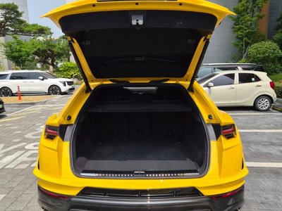 LAMBORGHINI URUS - 9