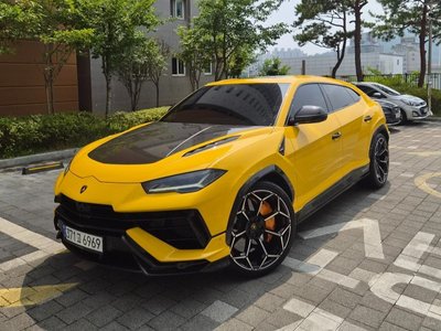 LAMBORGHINI URUS - 1