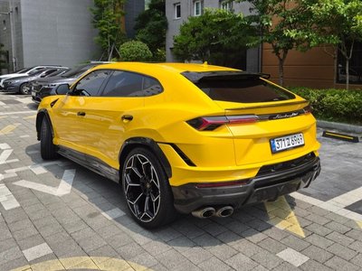 LAMBORGHINI URUS - 7