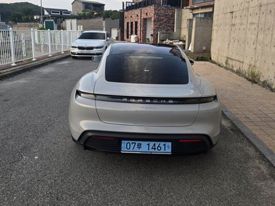 2023 Porsche TAYCAN photo 3