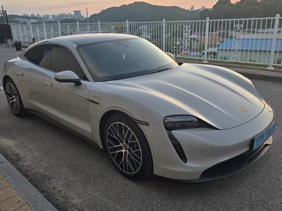 2023 Porsche TAYCAN photo 1