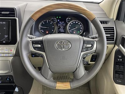 TOYOTA LAND CRUISER PRADO - 7