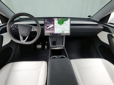 TESLA MODEL Y - 5