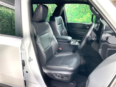 TOYOTA LAND CRUISER 250 - 8