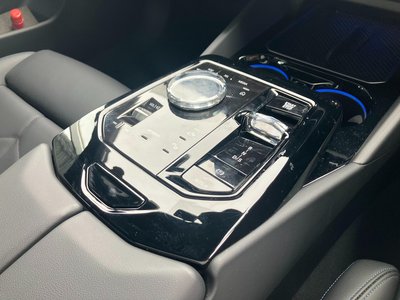 2025 BMW 5 SERIES TOURING thumbnail 37