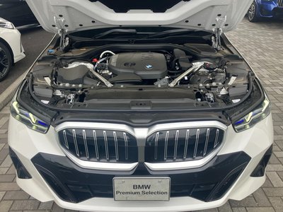 2025 BMW 5 SERIES TOURING photo 9