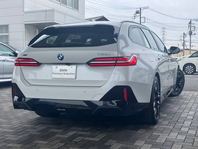 2025 BMW 5 SERIES TOURING photo 3