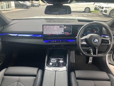 2025 BMW 5 SERIES TOURING photo 10