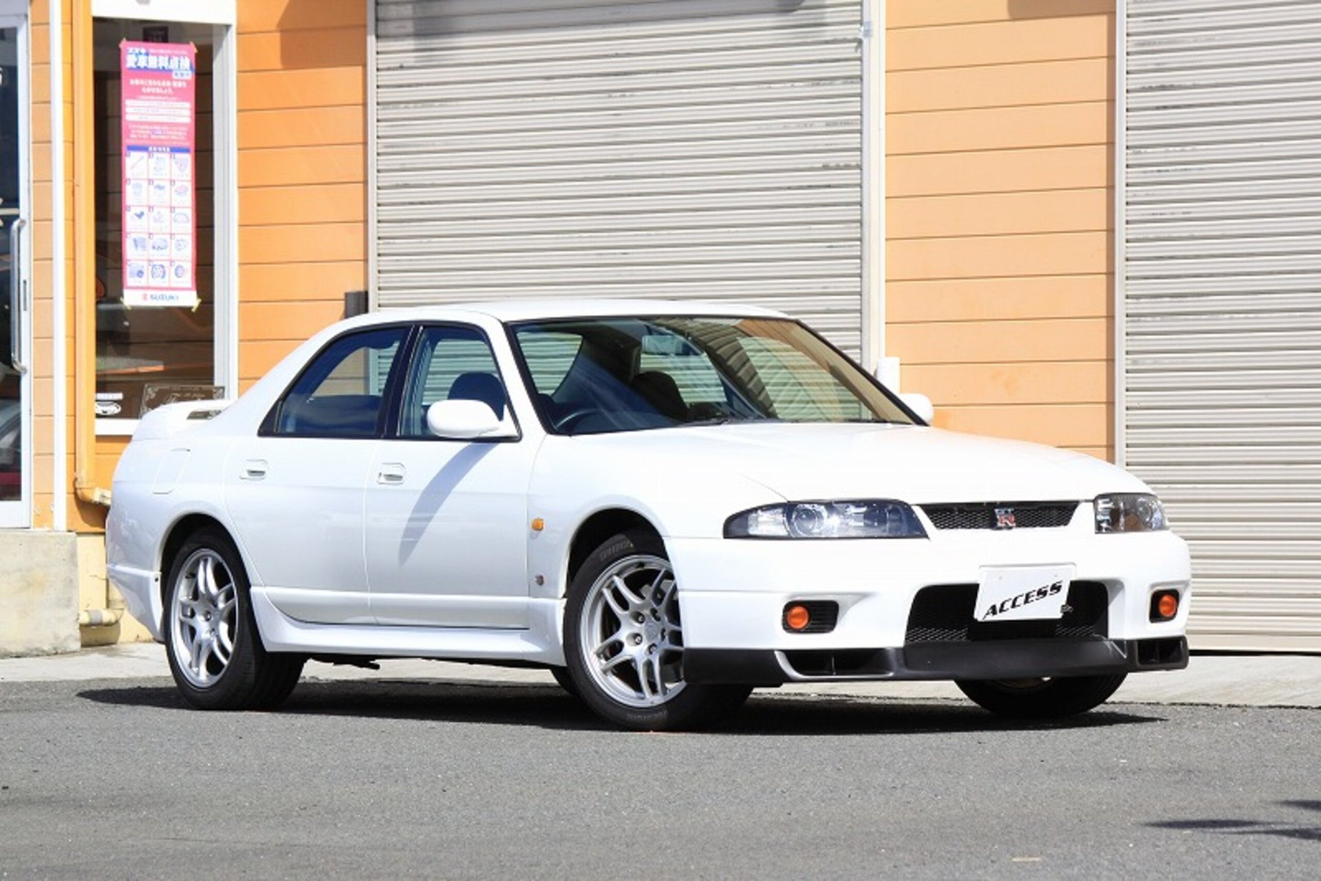 NISSAN SKYLINE GT-R SEDAN - View 1