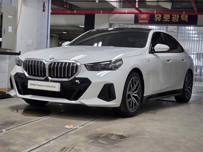 BMW 5 SERIES - 1