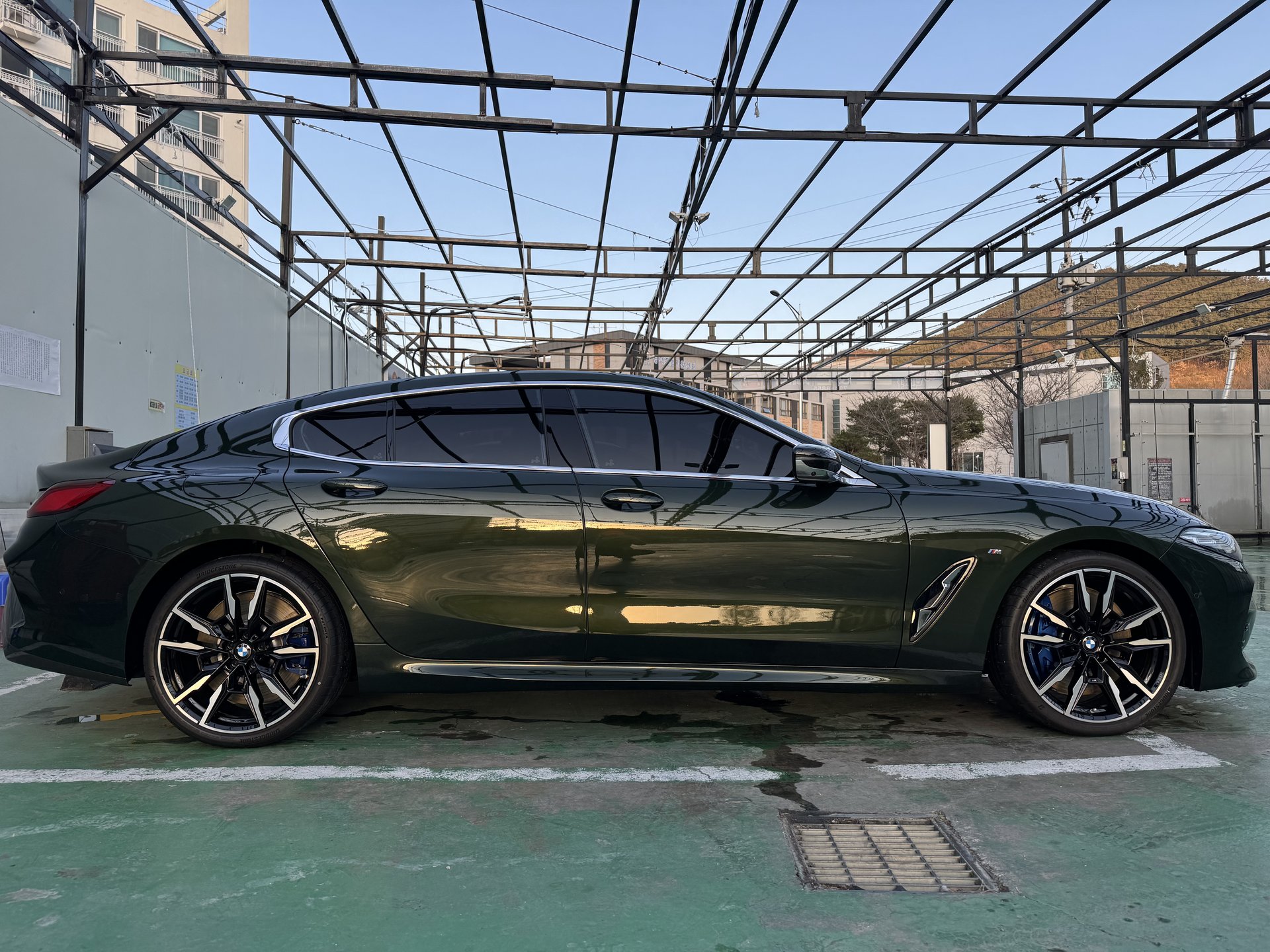 BMW 8 SERIES - View 1