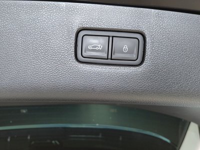 2023 Genesis GV80 thumbnail 32