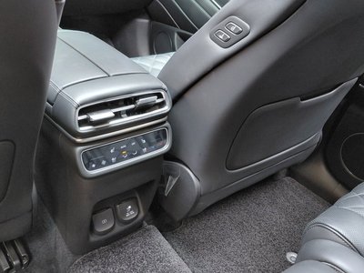 2023 Genesis GV80 thumbnail 30