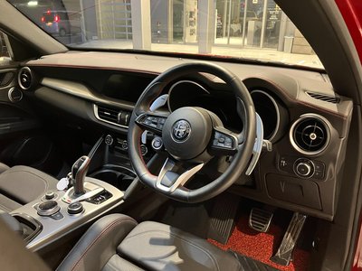 2025 ALFA Romeo STELVIO 照片 4