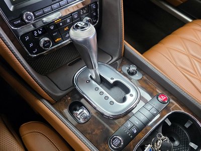 BENTLEY FLYING SPUR - 9