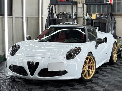 ALFA ROMEO 4C - 2