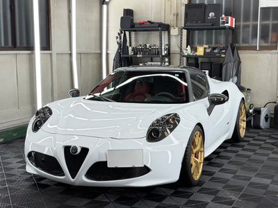 ALFA ROMEO 4C - 5