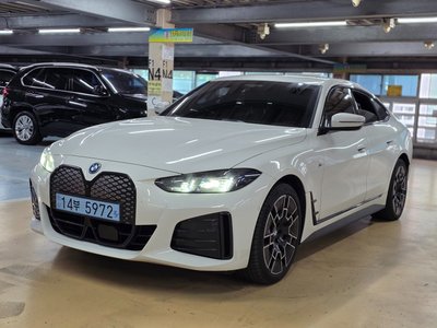 2025 BMW I4 照片 2