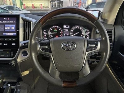 TOYOTA LAND CRUISER 200 - 6