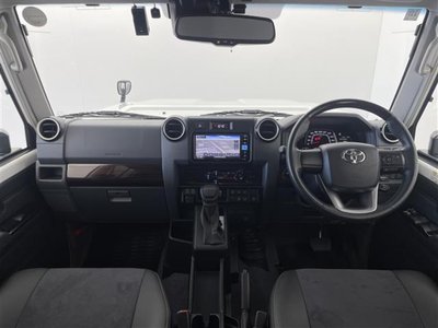 TOYOTA LAND CRUISER 70 - 2