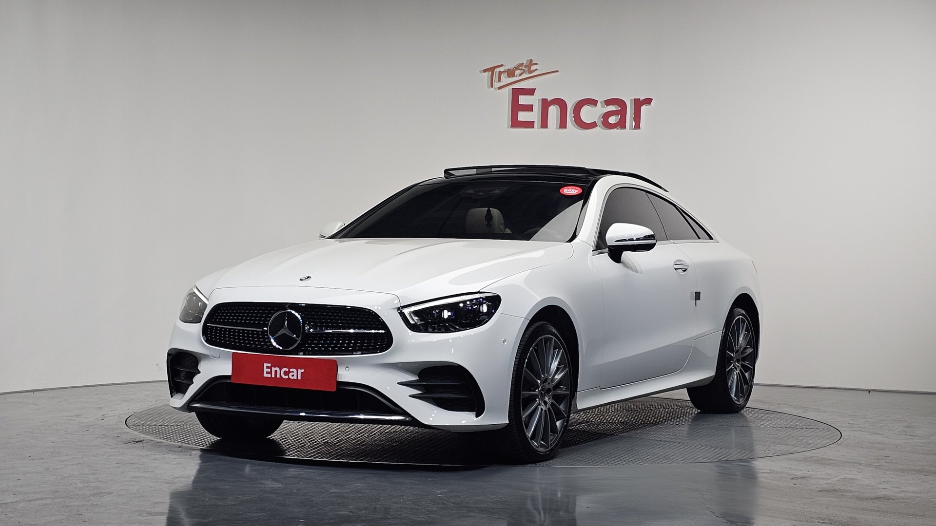 MERCEDES-BENZ E-CLASS - View 1