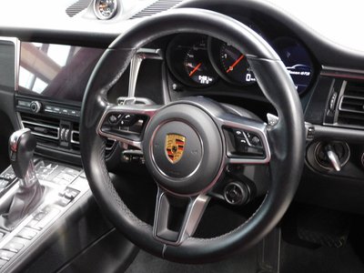 2021 Porsche MACAN photo 4