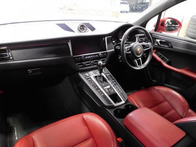 2021 Porsche MACAN photo 3