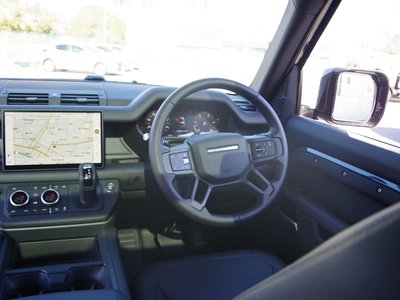 LAND ROVER DEFENDER - 7