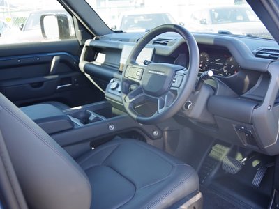 LAND ROVER DEFENDER - 8