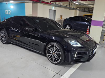 PORSCHE PANAMERA - 4
