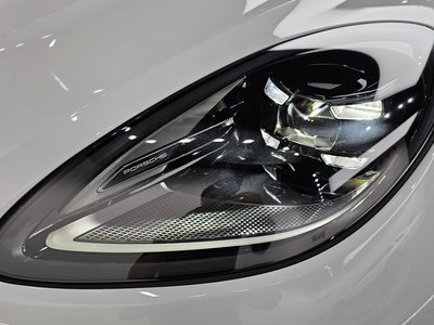 PORSCHE MACAN - 9