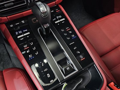 2023 Porsche MACAN thumbnail 12