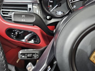 2023 Porsche MACAN thumbnail 30